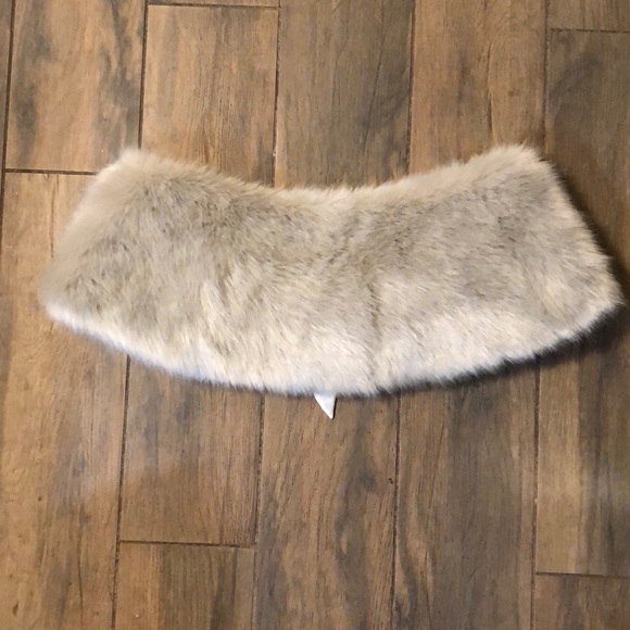 Faux fur shawl tie cover elegant for gown EUC - Picture 3 of 3